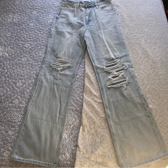 Vervet Denim - Vervet Light Blue Distressed Women's Flare Jeans. Size 28.